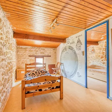 Avec Jardin 펜션 카비냑